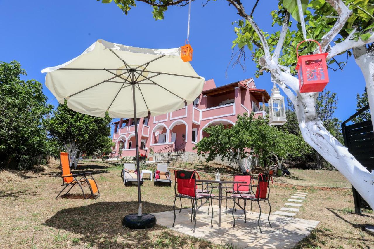 Alice'S & Teo'S Houses Chlomatiana Bagian luar foto
