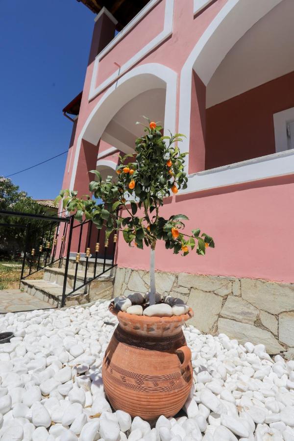 Alice'S & Teo'S Houses Chlomatiana Bagian luar foto