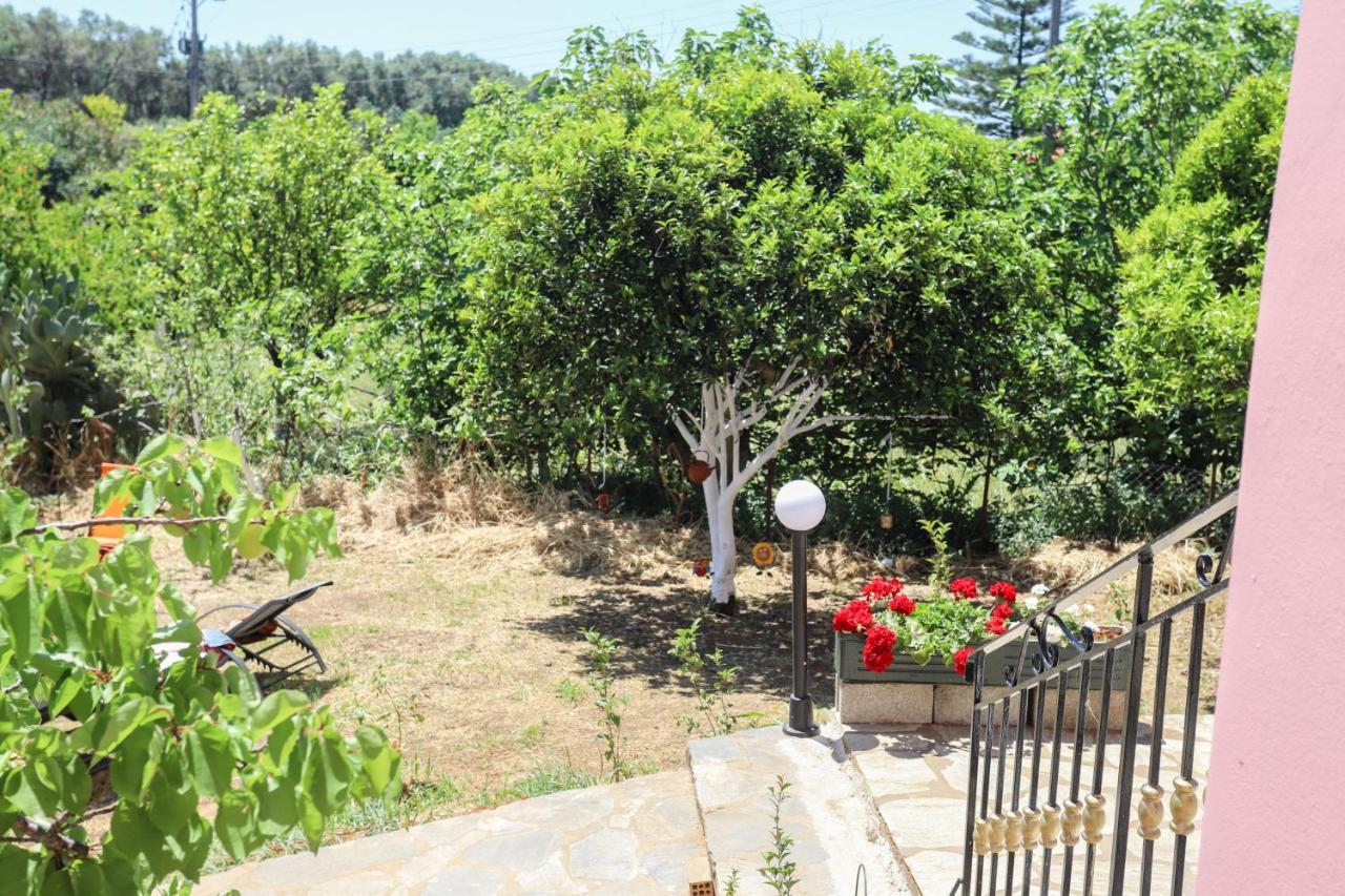 Alice'S & Teo'S Houses Chlomatiana Bagian luar foto