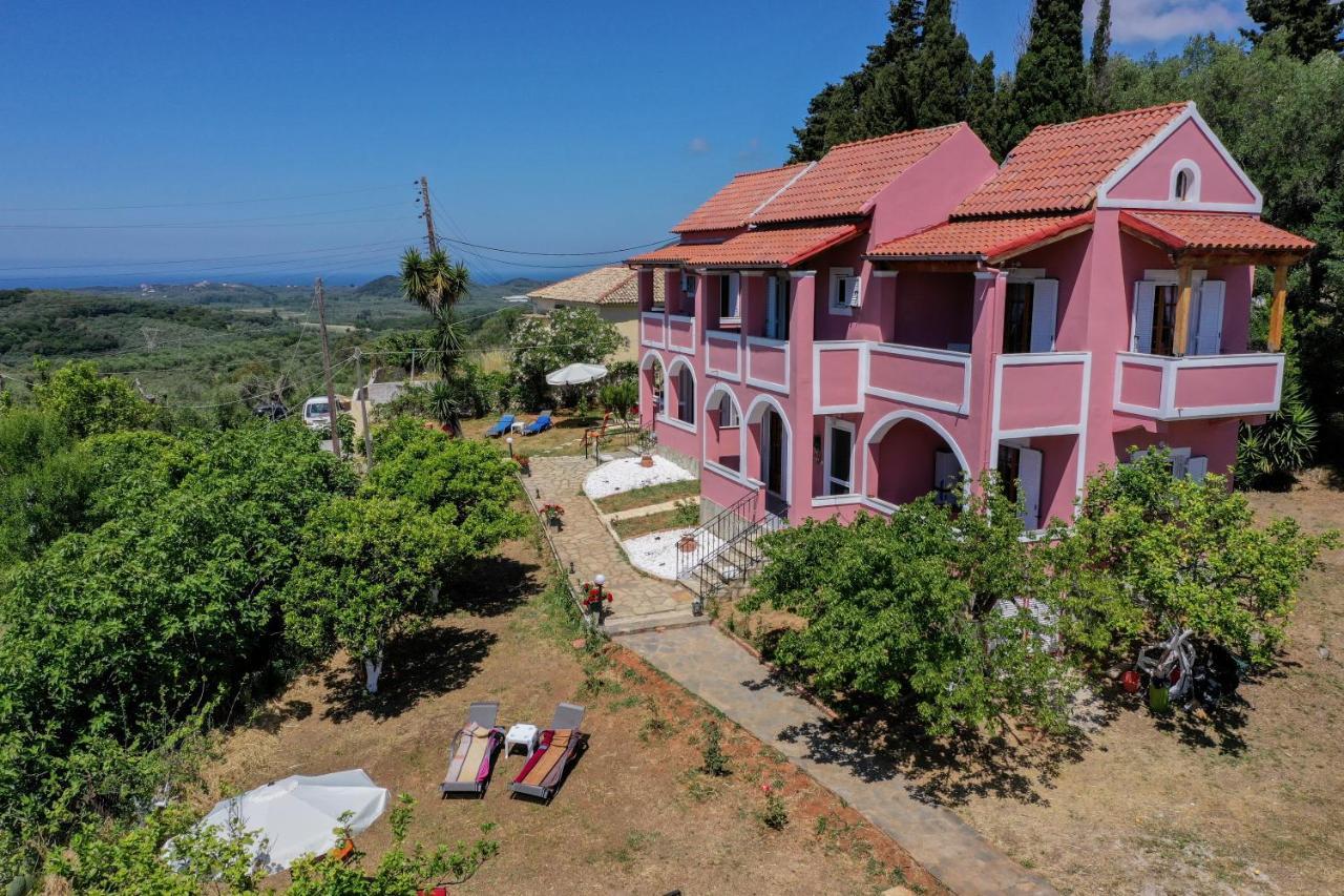 Alice'S & Teo'S Houses Chlomatiana Bagian luar foto