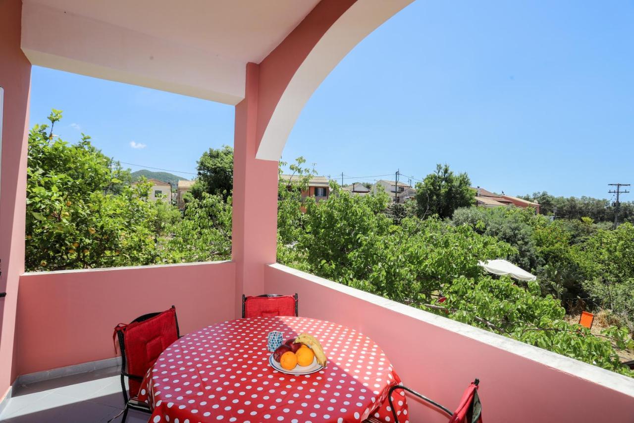 Alice'S & Teo'S Houses Chlomatiana Bagian luar foto