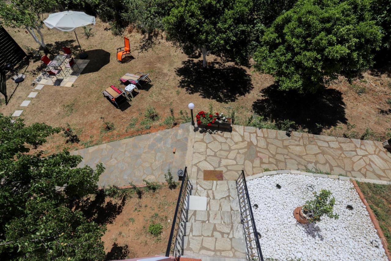 Alice'S & Teo'S Houses Chlomatiana Bagian luar foto