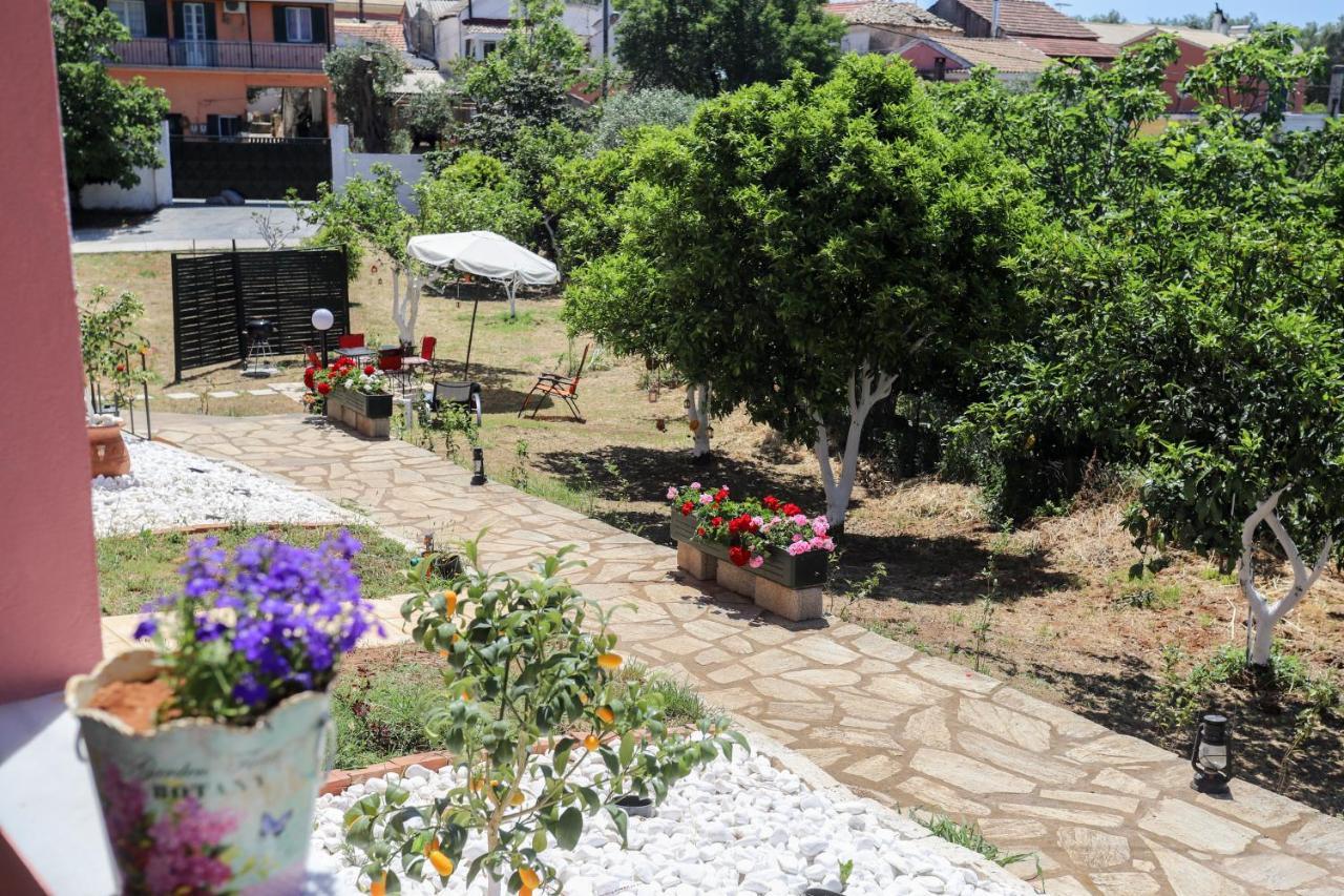 Alice'S & Teo'S Houses Chlomatiana Bagian luar foto