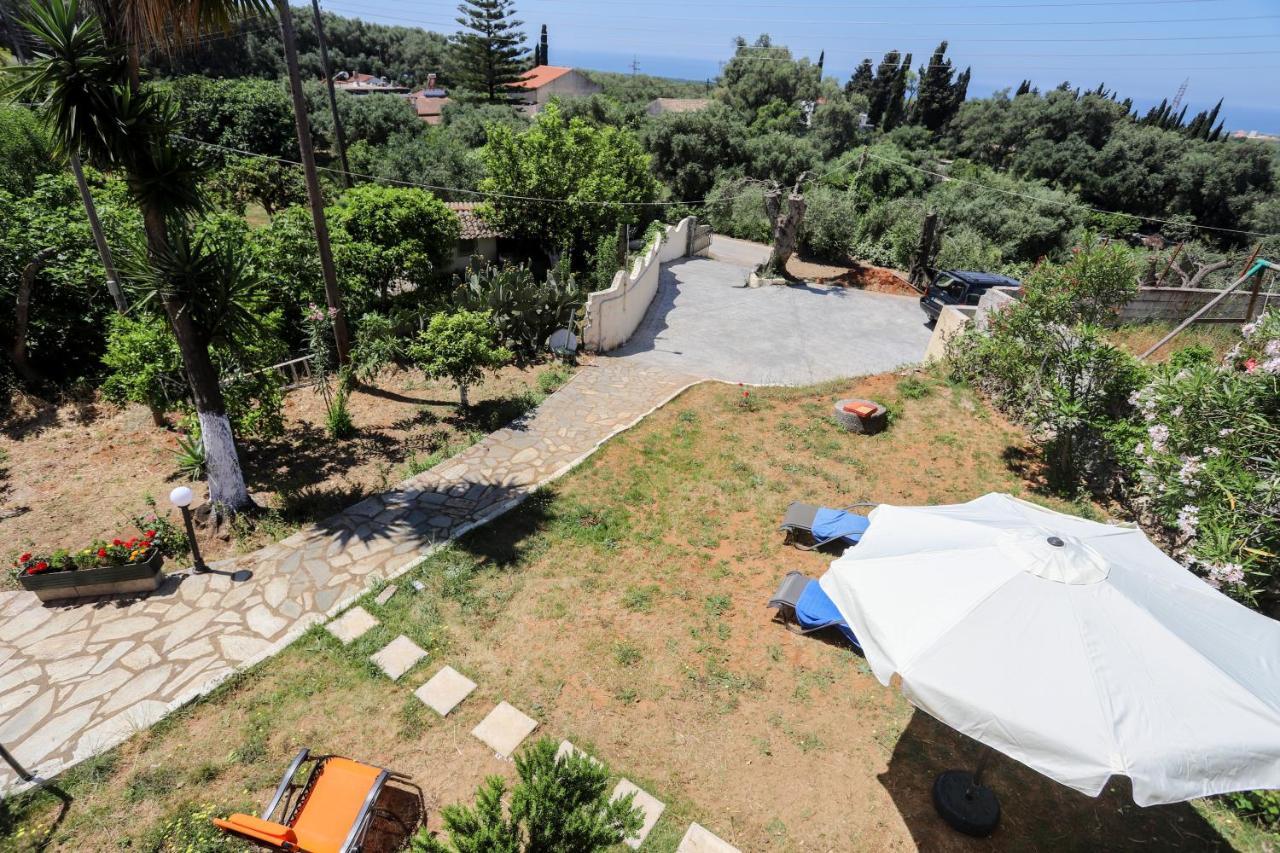 Alice'S & Teo'S Houses Chlomatiana Bagian luar foto